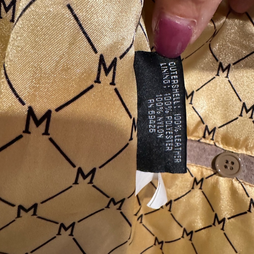 Maxima Women’s Suede Tan Jacket Size Small Tailored Fit 3 button closure - Picture 8 of 9